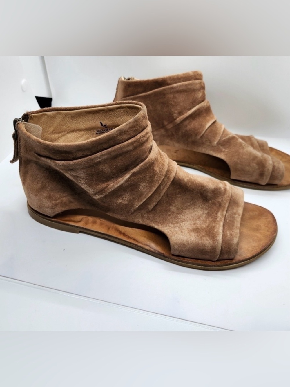 Koolaburra by UGG leather suede leather lining Gladiator sandal‎ rubber soles 8